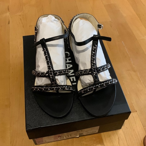 WOMENS CHANEL BRAND NEW SIZE 10.5 BLACK LEATHER CLASSIC SANDAL - Picture 3 of 5